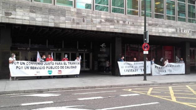 Protesta de los trabajadores del tranvía, coincidiendo con el Congreso Europeo de Tranvías que se desarrolla en Zaragoza