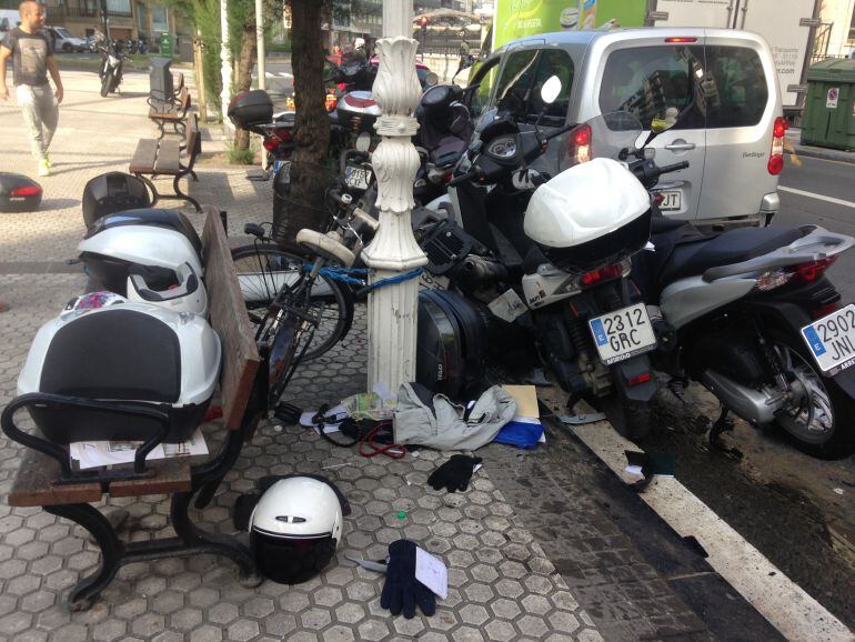 El vehículo ha arrollado varias motocicletas