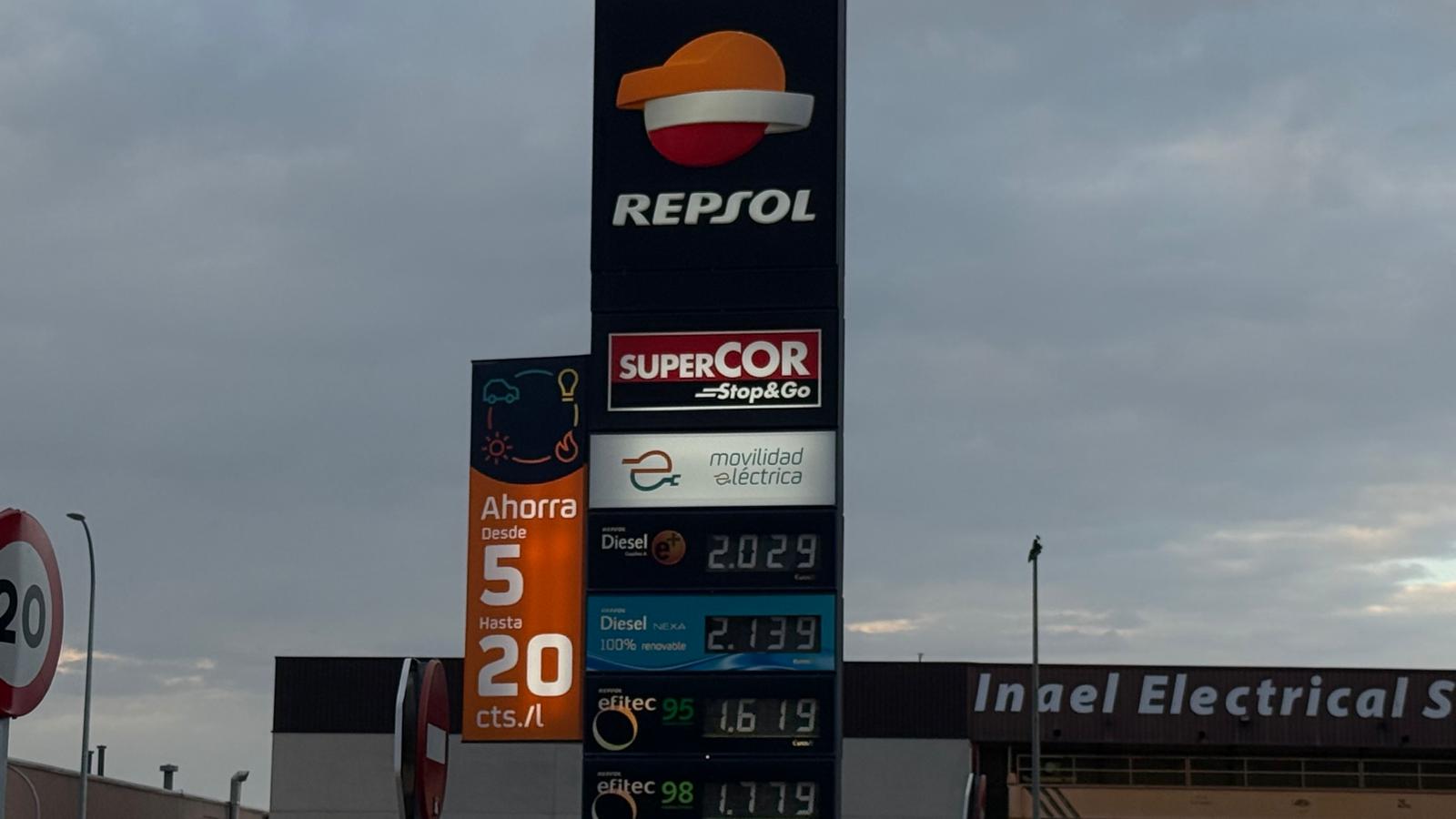 El precio por litro del diésel sobrepasa los 2 euros en hasta tres gasolineras de Toledo. Imagen tomada en la tarde del 8 de abril de 2026. 