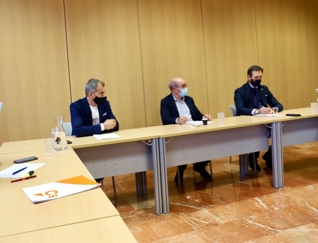 Reunión entre Ciudadanos y HOSBEC en Benidorm para abordar la situación del turismo tras decretarse el estado de alarma.