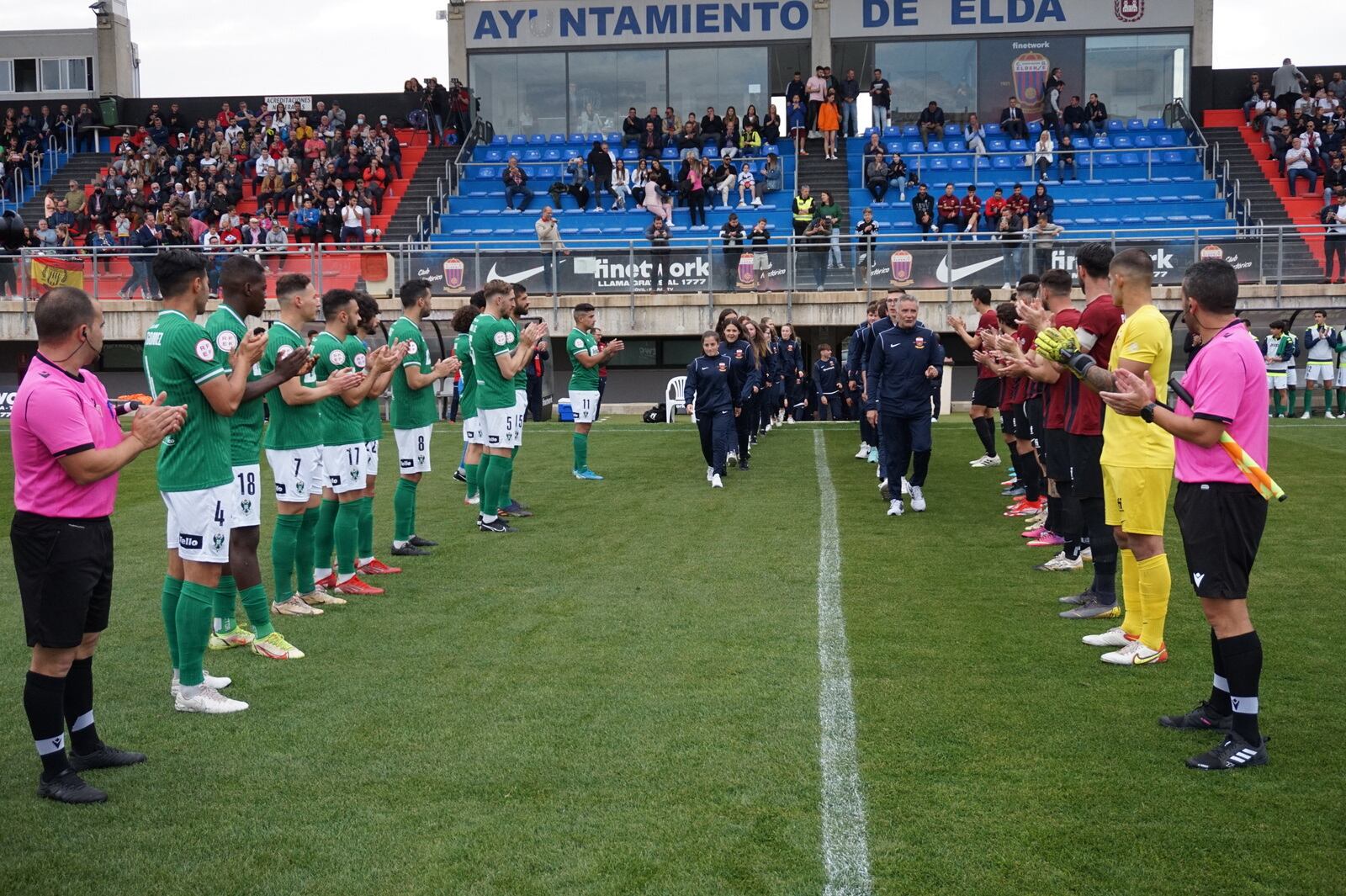 Pasillo a la base del Eldense
