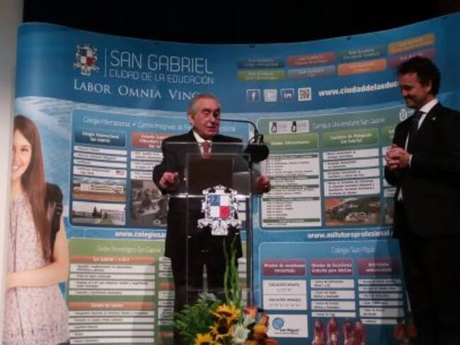 El veterano hostelero Martiniano Palomero recibe el premio de honor de los premios Hno Celestino 2018