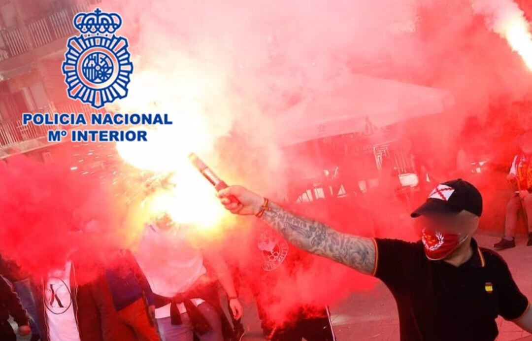 Uno de los participantes en las protestas en la Noche de Halloween de 2020