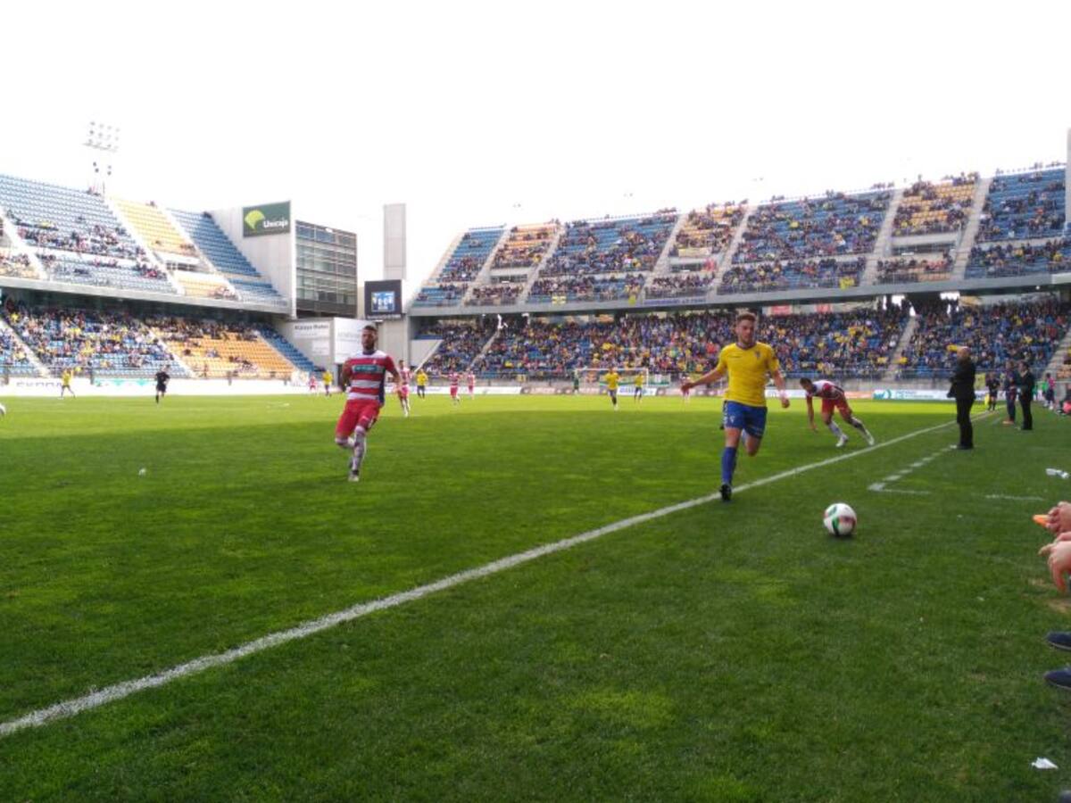 El equipo de Claudio desaprovecha los tropiezos de sus rivales directos