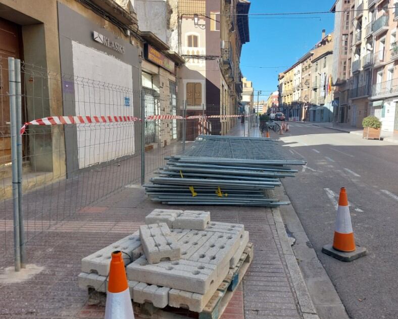 Este martes se colocaban las vallas en la zona del Coso Alto