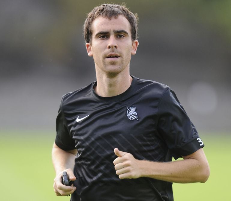 Mikel González en un entrenamiento de la Real.