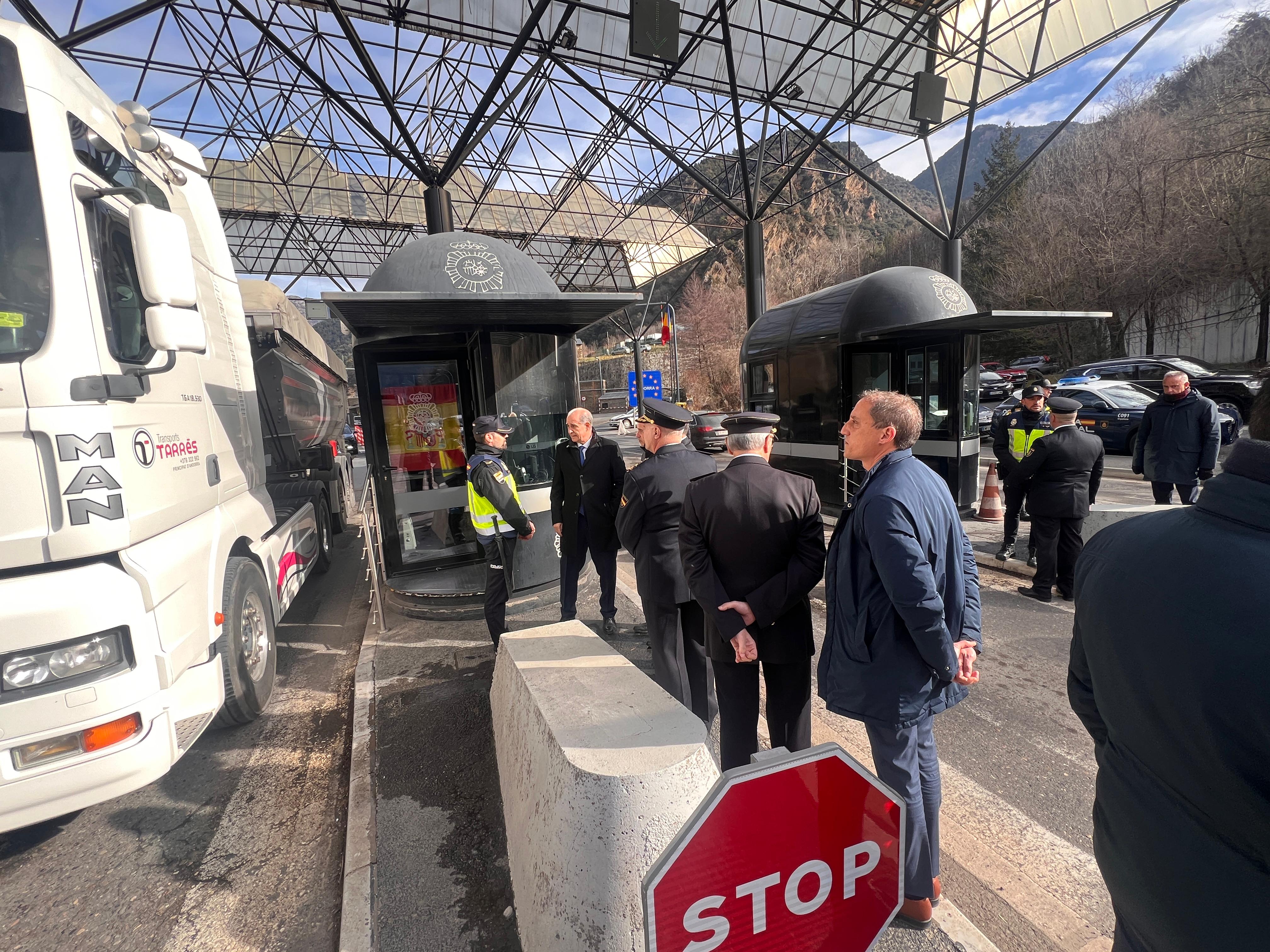 El director general de la policia espanyola, Francisco Pardo Piqueras, ha visitat aquest matí la frontera entre Espanya i Andorra.