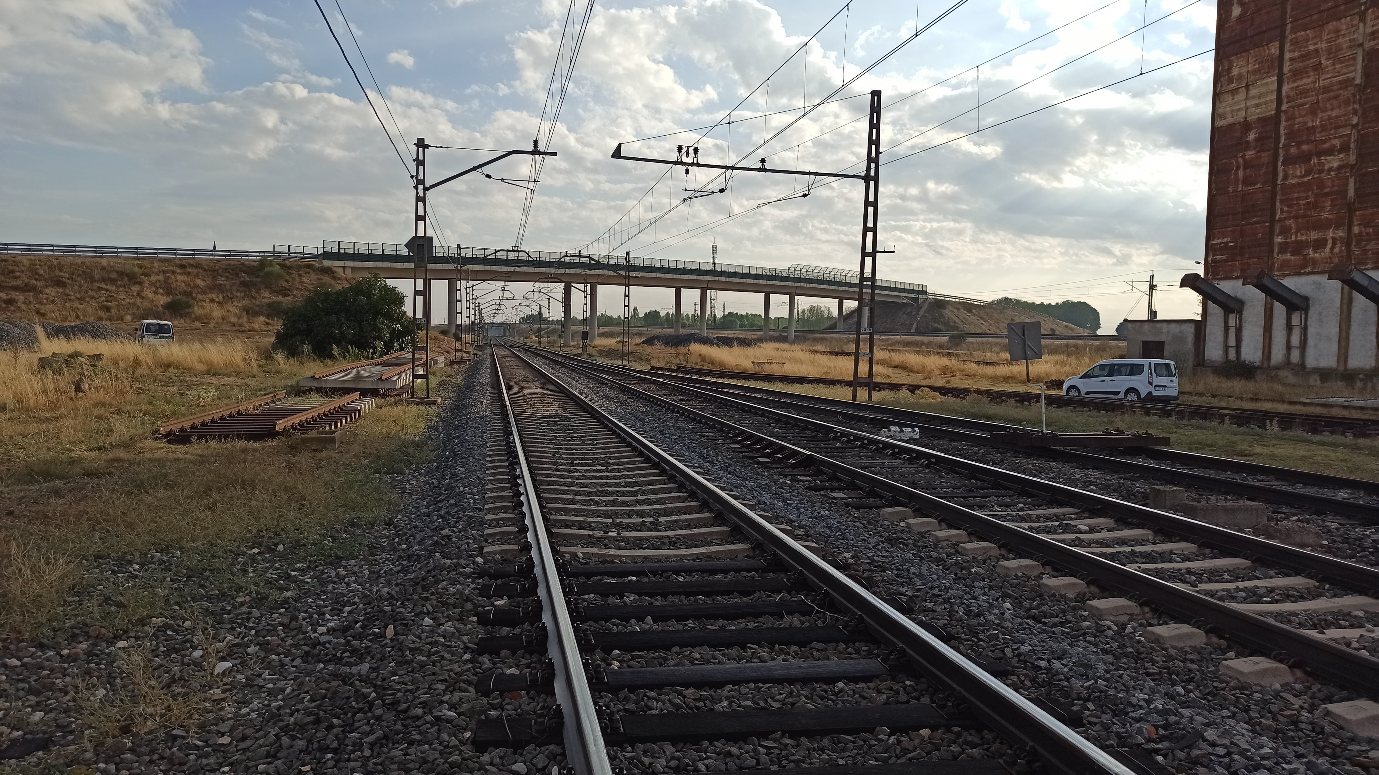 Adif acomete obras de mejora en la infraestructura ferroviaria de la estación de Quintana del Puente