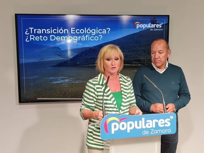 Leticia García y José María Barrios durante la rueda de prensa