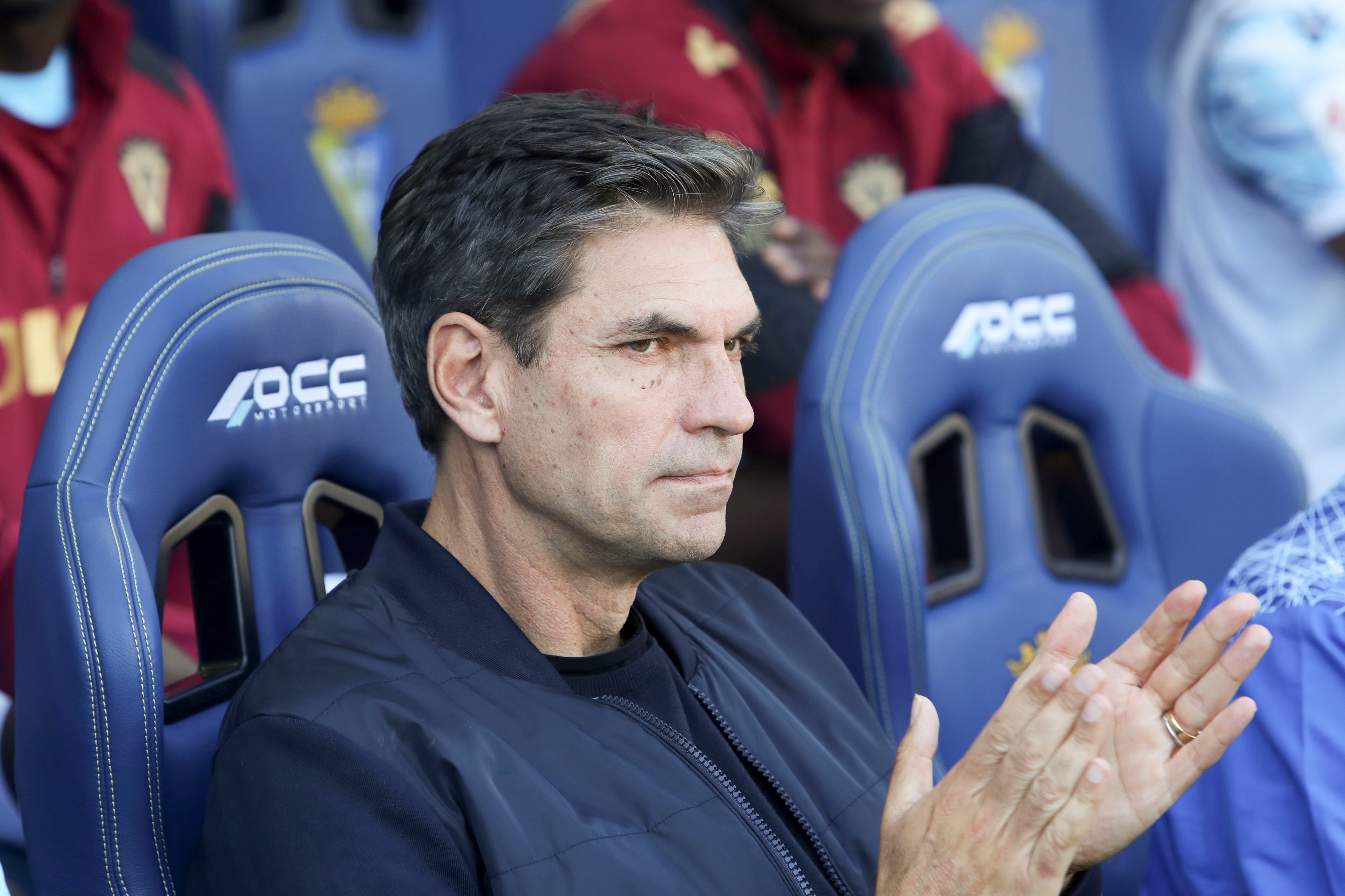 CÁDIZ, 25/02/2024.- El entrenador del Cádiz CF, Mauricio Pellegrino, durante el partido de LaLiga contra el RC Celta de Vigo, este domingo en el estadio Nuevo Mirandilla de Cádiz. EFE/Román Ríos
