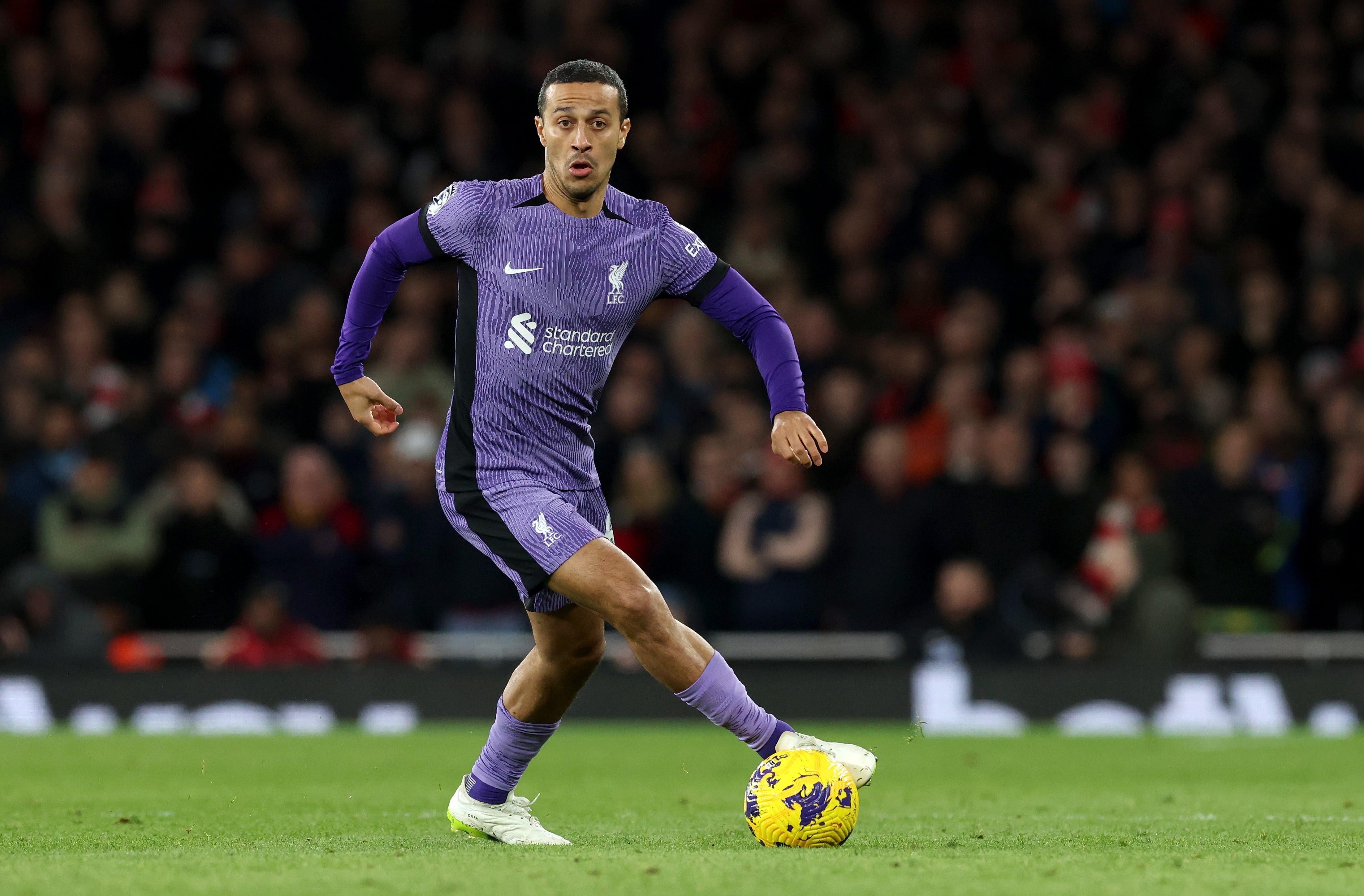 London (United Kingdom), 04/02/2024.- Thiago Alcantara of Liverpool in action during the English Premier League match between Arsenal FC and Liverpool FC, in London, Britain, 04 February 2024. (Reino Unido, Londres) EFE/EPA/ANDY RAIN EDITORIAL USE ONLY. No use with unauthorized audio, video, data, fixture lists, club/league logos, &#039;live&#039; services or NFTs. Online in-match use limited to 120 images, no video emulation. No use in betting, games or single club/league/player publications.
