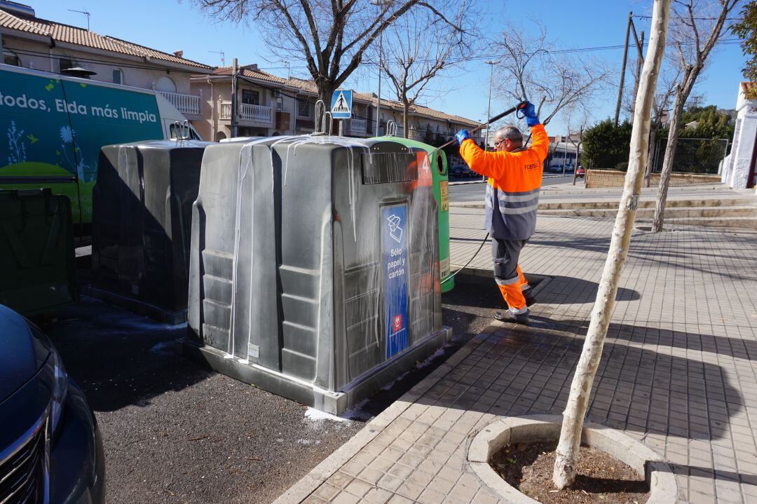 Elda inicia tareas de limpieza exhaustivas en la zona de La Estación