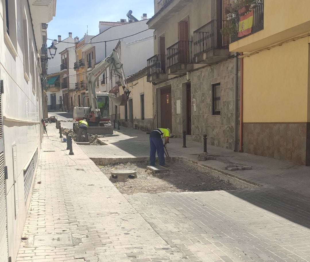 Actuación en el pavimento de la calle Zambrana.