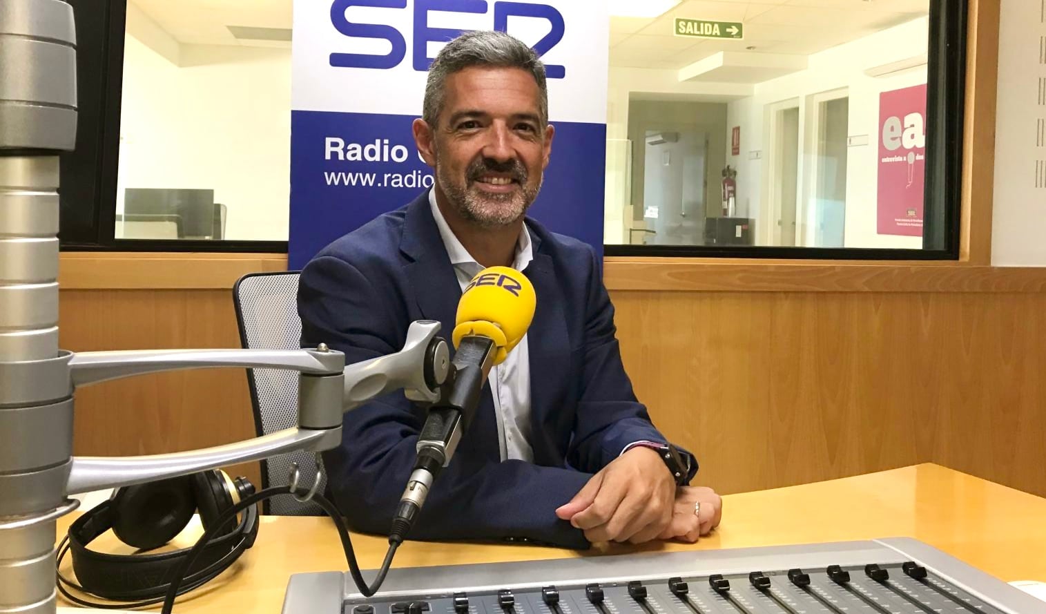 Javier Ruiz Arana, alcalde de Rota, en los estudios de Radio Cádiz