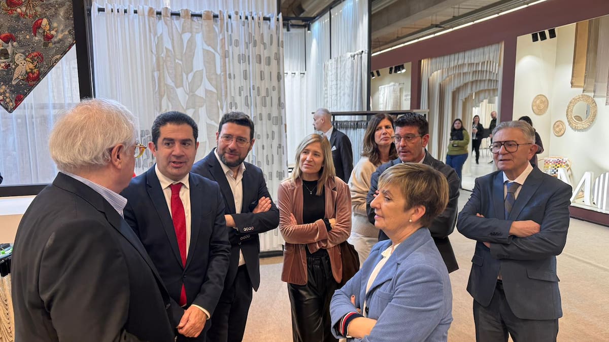 Alcoy y el Consell muestran su apoyo al textil en Frankfurt frente a la "sobrerregulación" europea