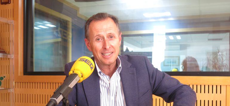 José María Román, alcalde de Chiclana, en los estudios de Radio Cádiz