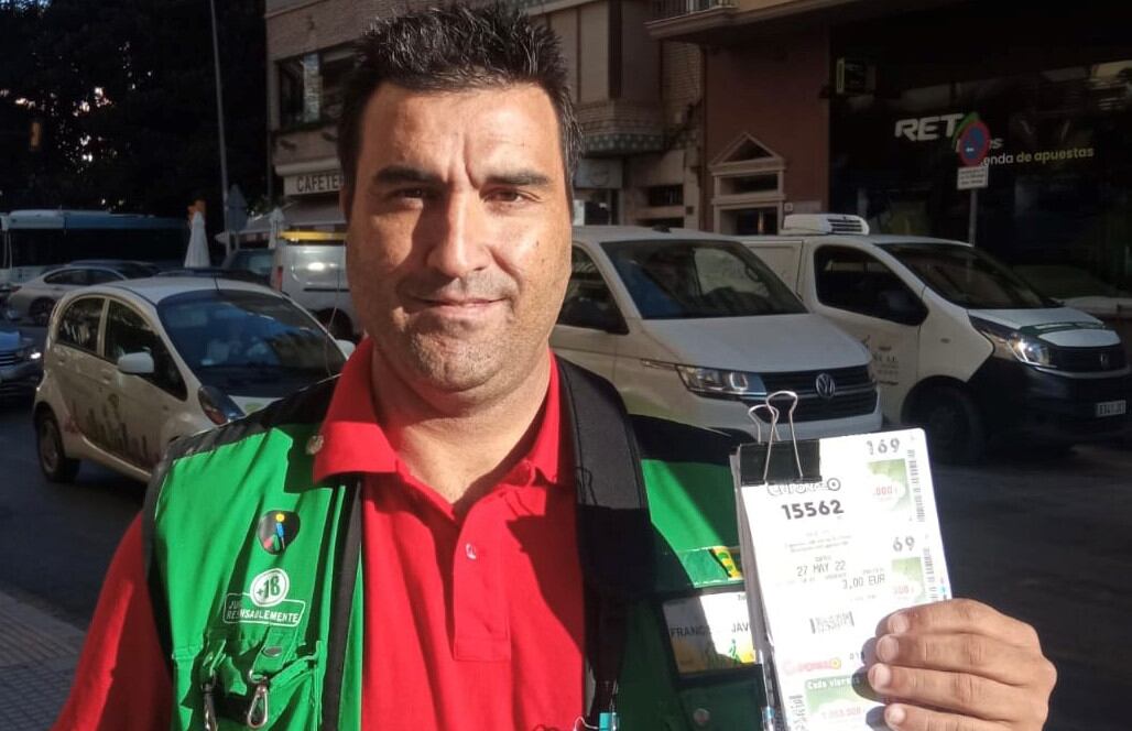 Francisco Roa, con el cupón premiado