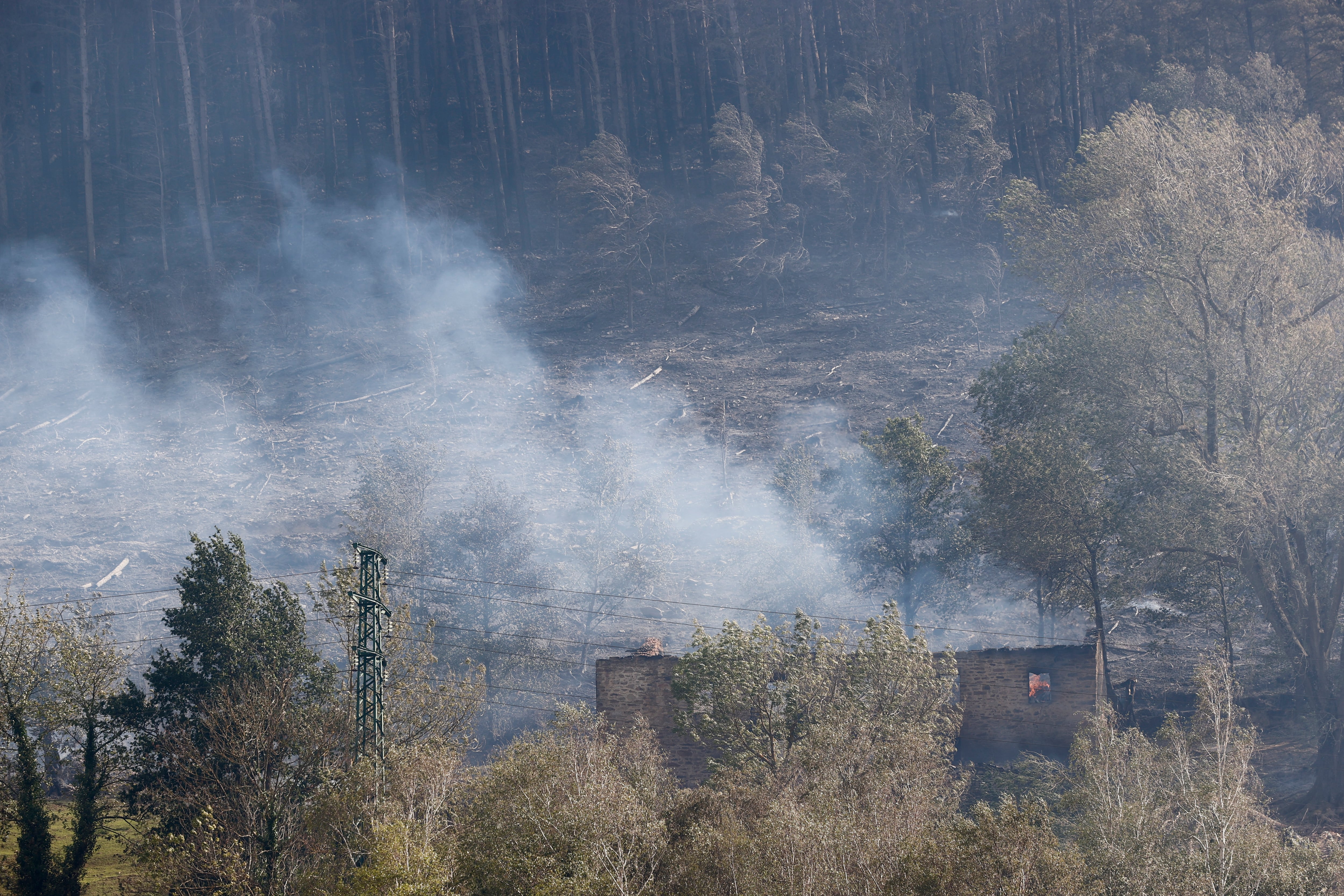 El Gobierno Vasco ha activado este domingo el &quot;plan especial de emergencias por riesgo de incendios forestales&quot;.