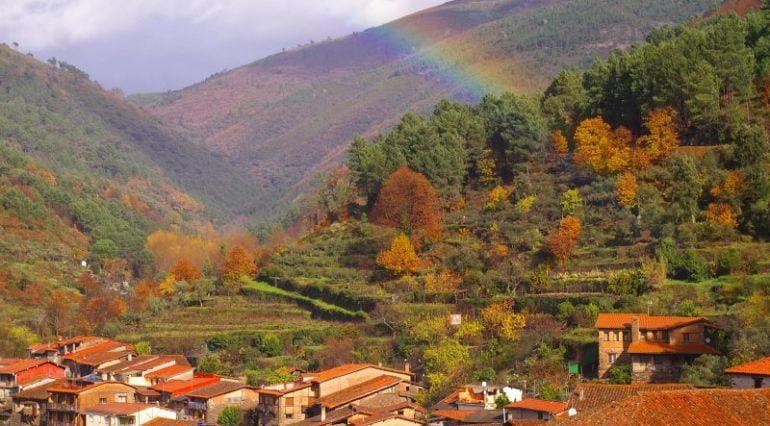 Arcoiris sobre uno de los municipios de la sierra