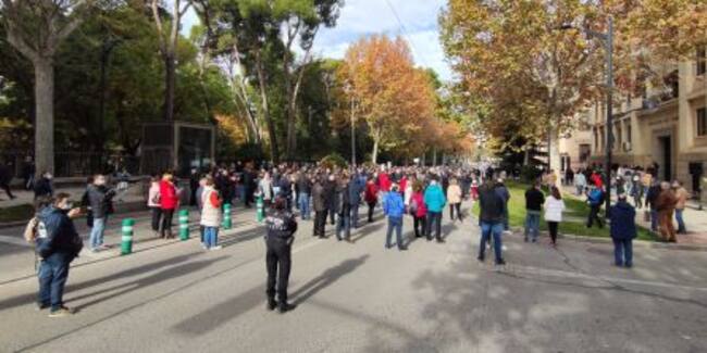 Los manifestantes han cortado la Avenida España