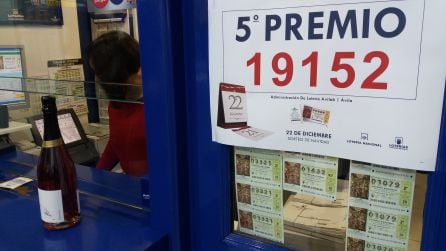 La administración de lotería de la calle Reyes Católicos ha vendido cincuenta series del 19.152