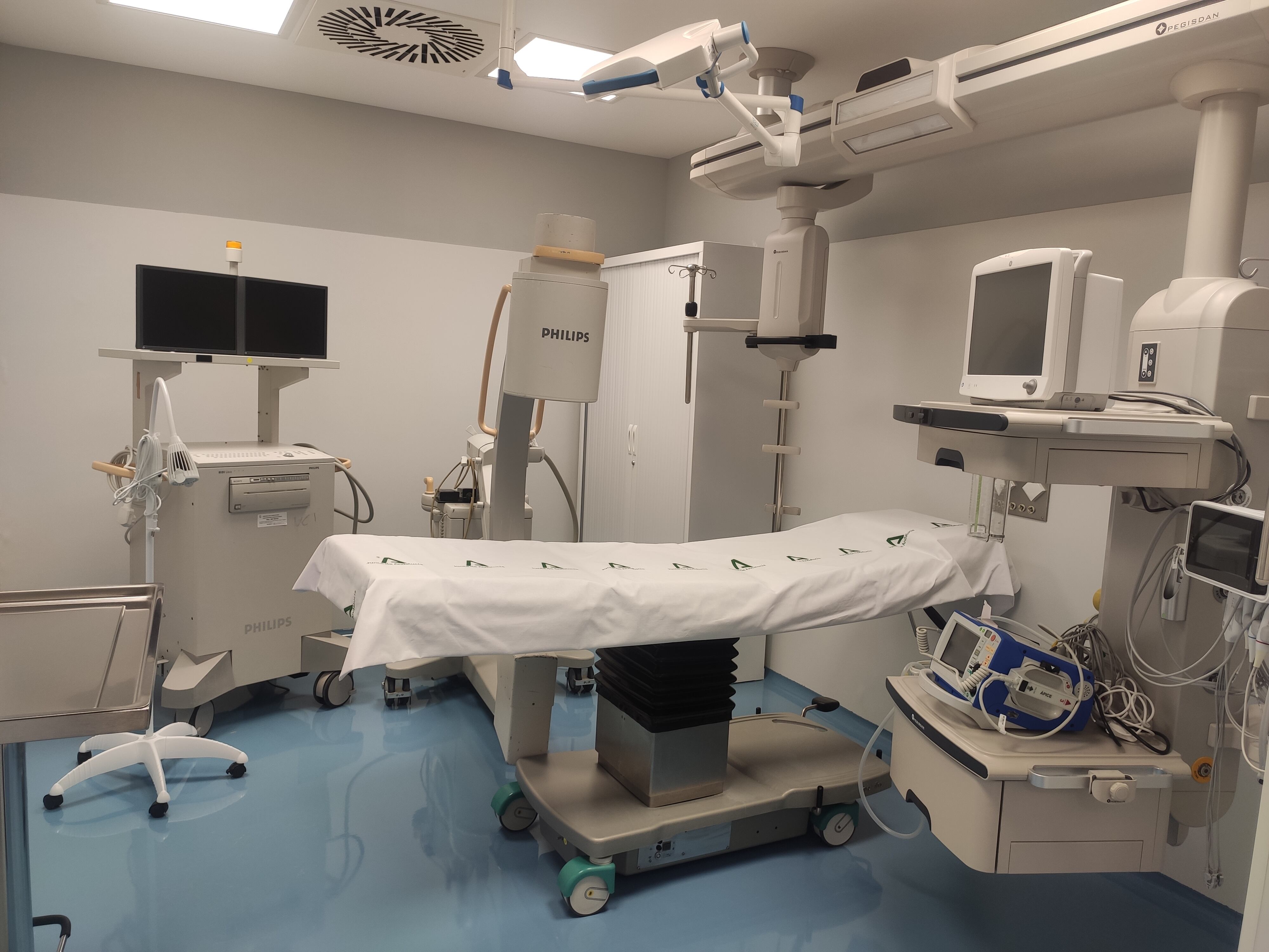 Consulta de la nueva UCI del Hospital San Agustín de Linares.