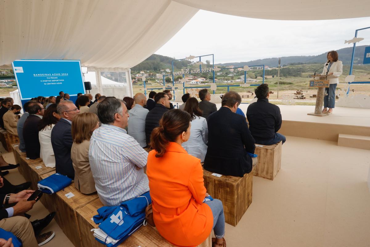 La conselleira de Medio Ambiente interviene en el acto celebrado en la playa de Doniños (foto: Xunta de Galicia)