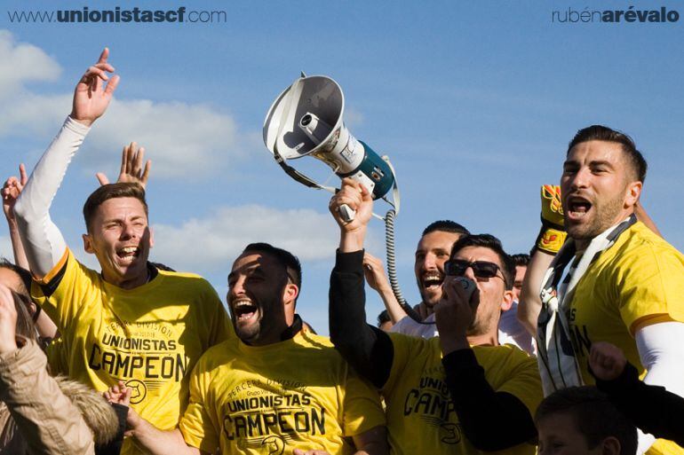 Unionistas festejó ante el Becerril su playoff.