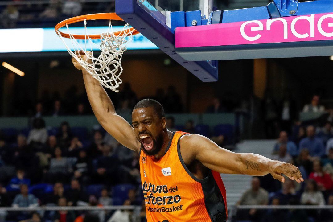 El jugador del Valencia Basket Bill Thomas, durante el partido de la jornada decimotercera de la fase regular de la liga ACB de baloncesto disputado ante Estudiantes en Madrid. 