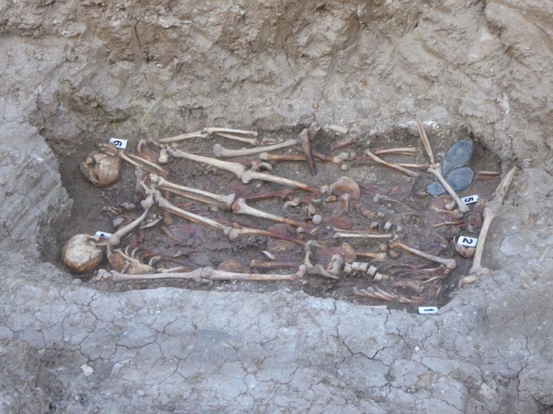 Restos de represaliados en fosas en Benamahoma