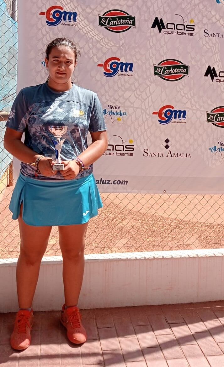 La joven tenista Araceli Moya se muestra ilusionada ante una nueva temporada