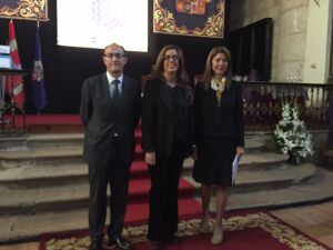 El Alcalde de Torquemada, Jorge Domingo Martínez, acompañado de la Presidenta de la Diputación, Ángeles Armisén y la pregonera, Carmen Becerril.