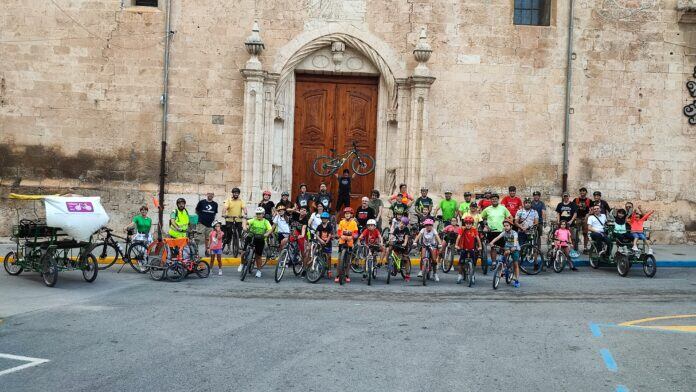 Villena en bici, en la Plaza de Santiago