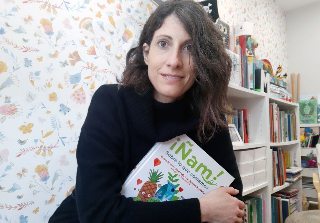 La periodista Diana Oliver invita en su libro a niños y jóvenes a conocer las bases de la alimentación y los hábitos saludable. 