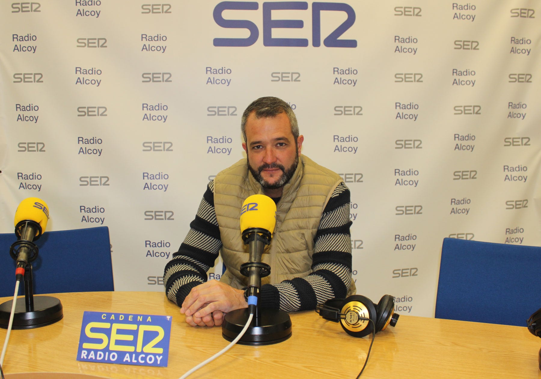 Dani Bas, en el estudio central de Radio Alcoy