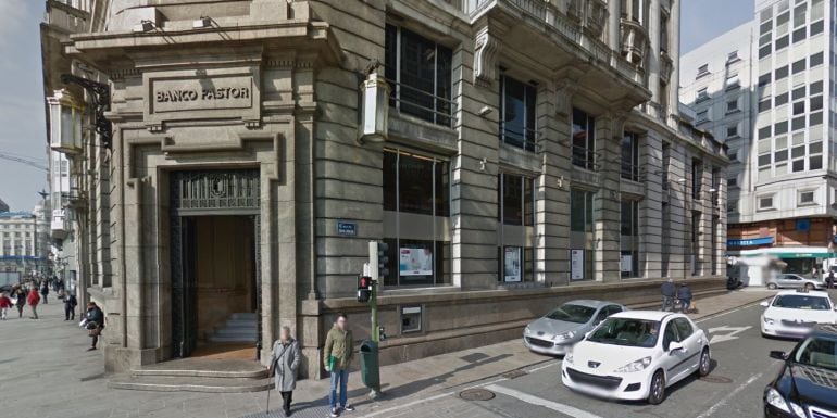 Fachada de la ya extinta sede del Banco Pastor en A Coruña