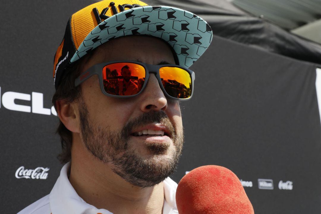 Fernando Alonso (McLaren) participa en una rueda de prensa conjunta en el Autódromo Hermanos Rodríguez en Ciudad de México.