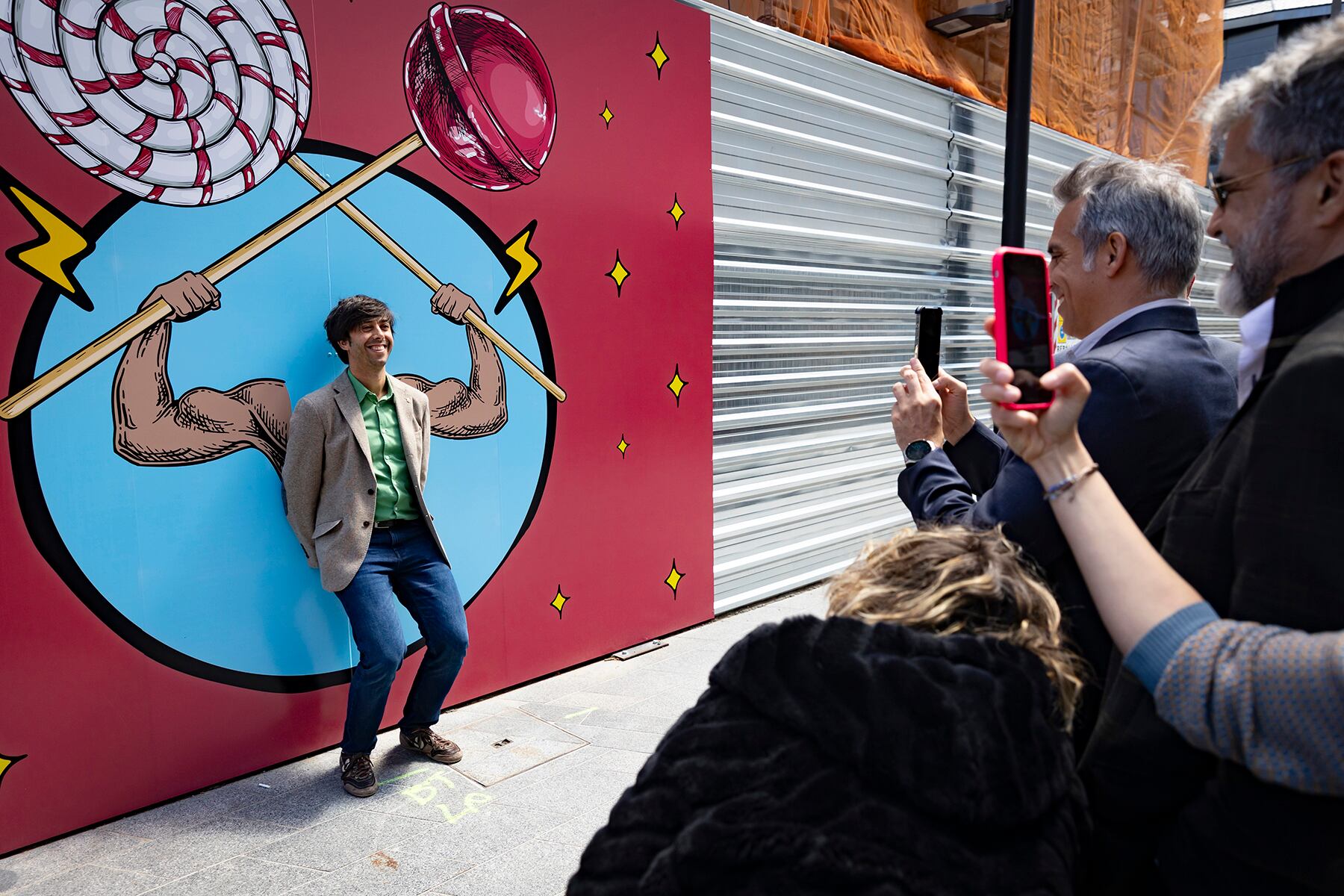 El cònsol major d'Andorra la Vella, Sergi González, fotografiat pel responsable de THE NODE d'Andorra Telecom, César Marquina