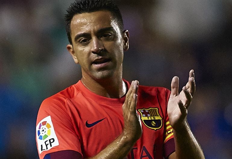 Xavi arenga a sus compañeros