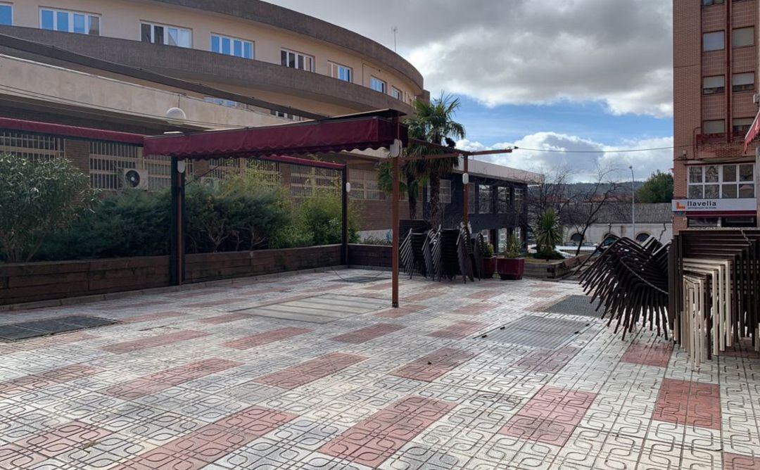 Terrazas cerradas en Cuenca, en una imagen de archivo