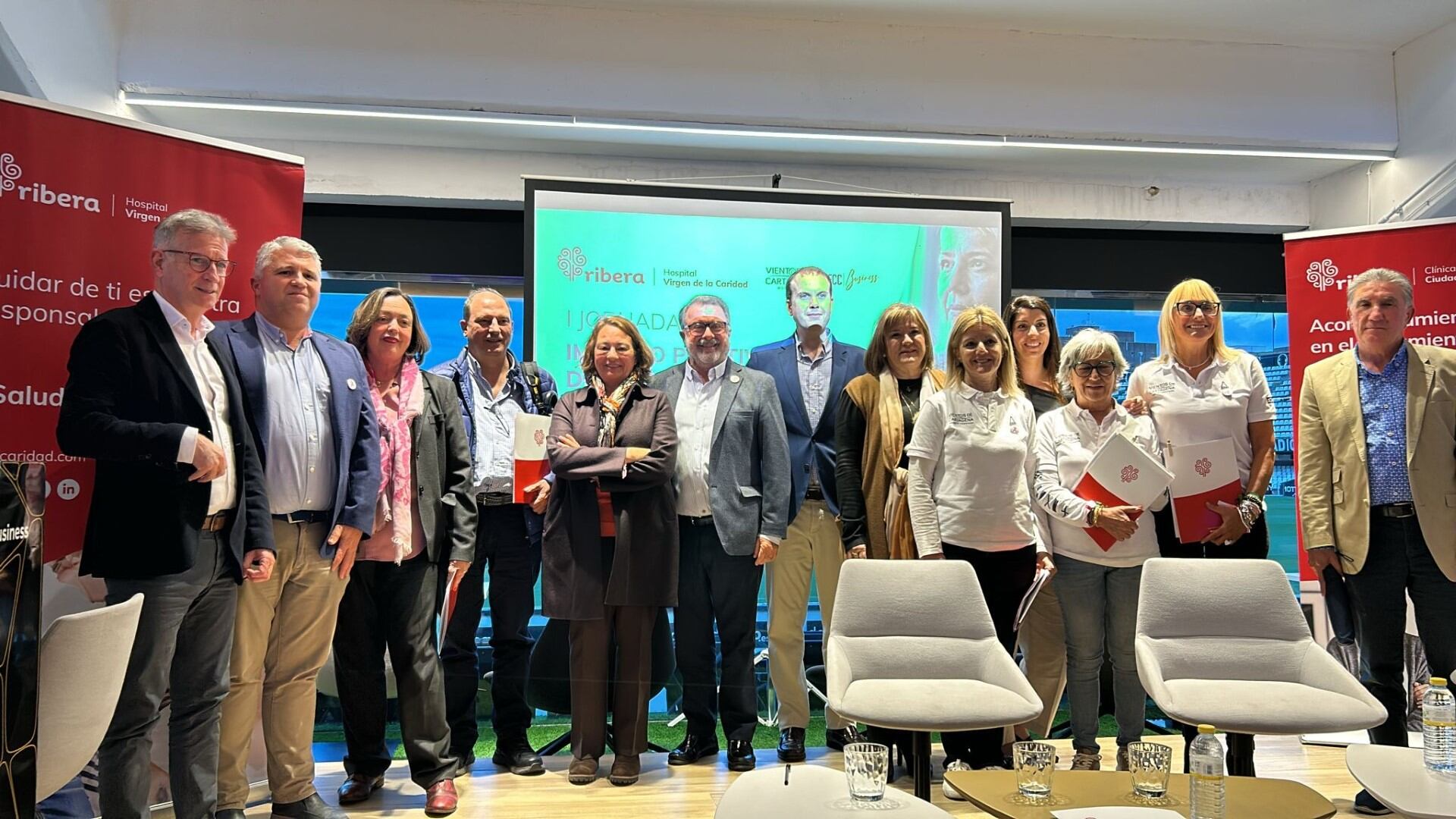 El Hospital Ribera Virgen de la Caridad reúne a un centenar de personas en una jornada sobre beneficios del deporte en el cáncer de mama