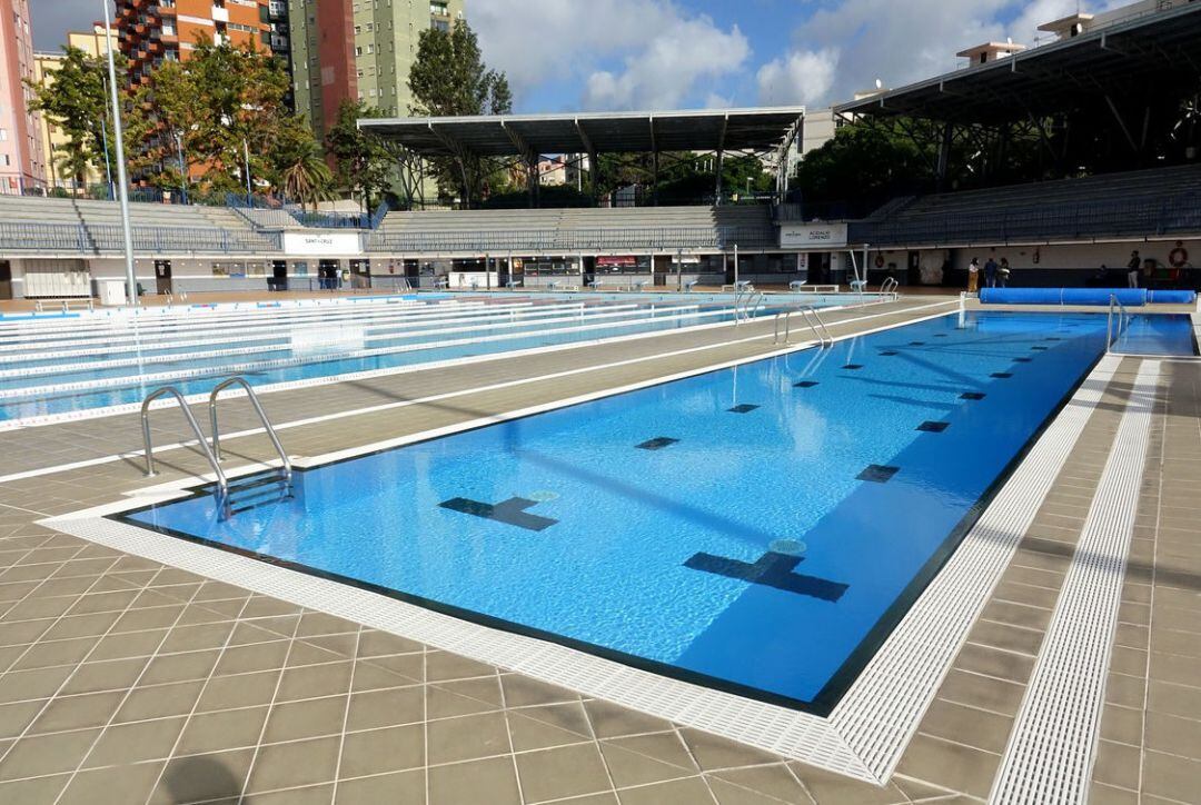 Piscina Municipal Acidalio Lorenzo.