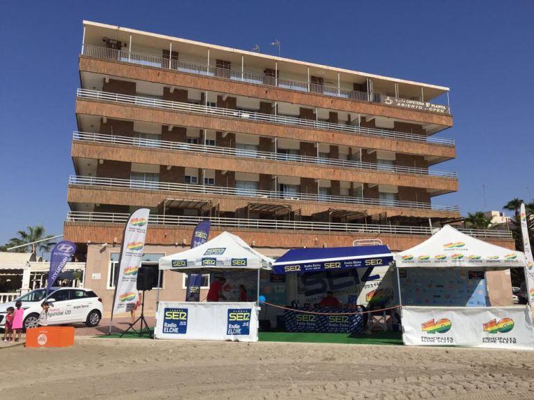 Montaje de La Radio al Sol en Santa Pola