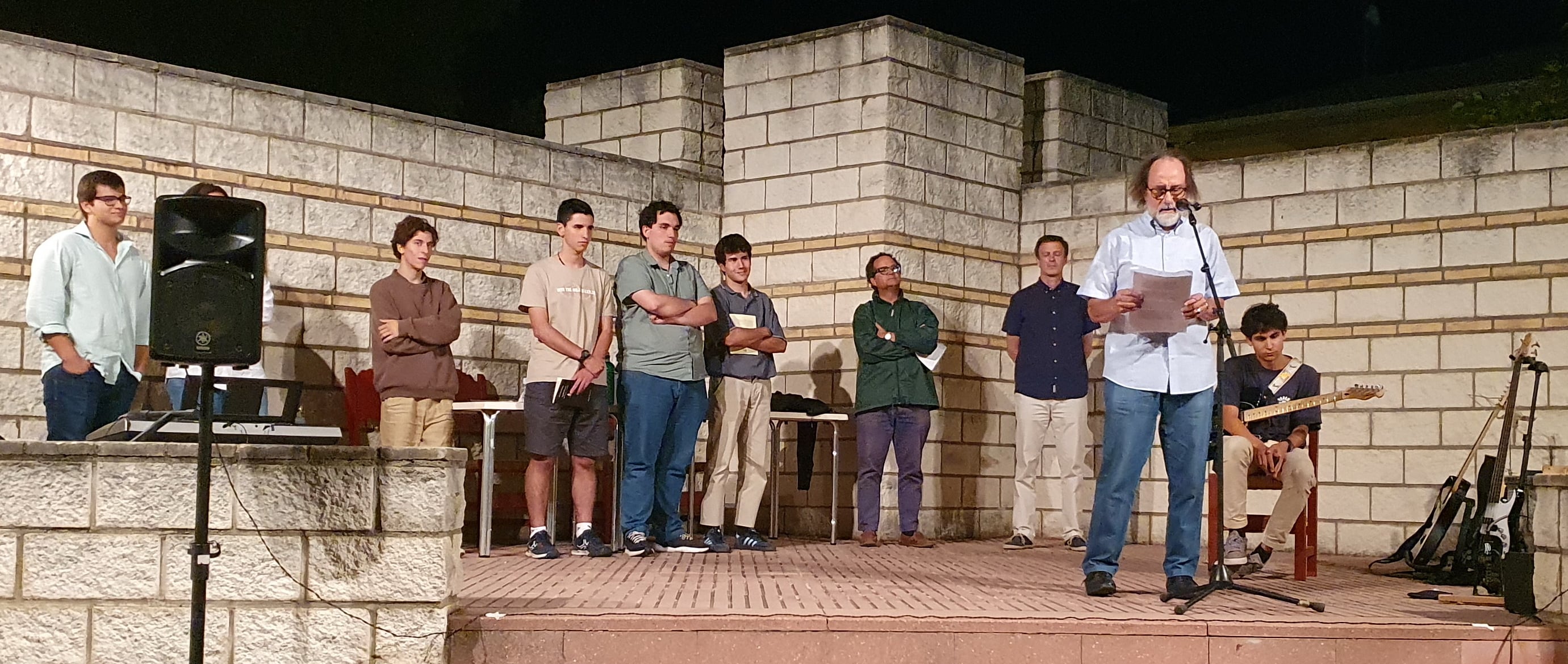 Álex González durante su recital en las Jornadas Humanísticas de El Grado / Juan José Vergara