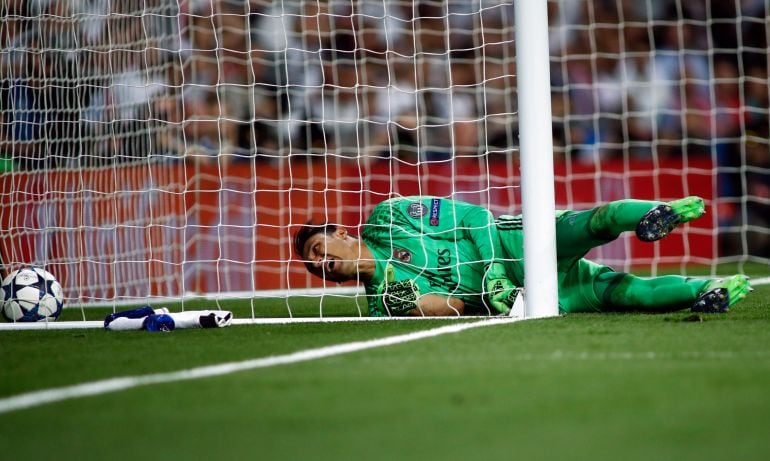 Keylor Navas durante un partido de Champions en el Bernabéu 