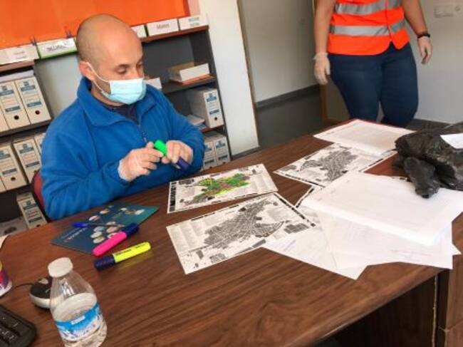 Momento en el que se coordina el reparto de las mascarillas por el callejero de la ciudad