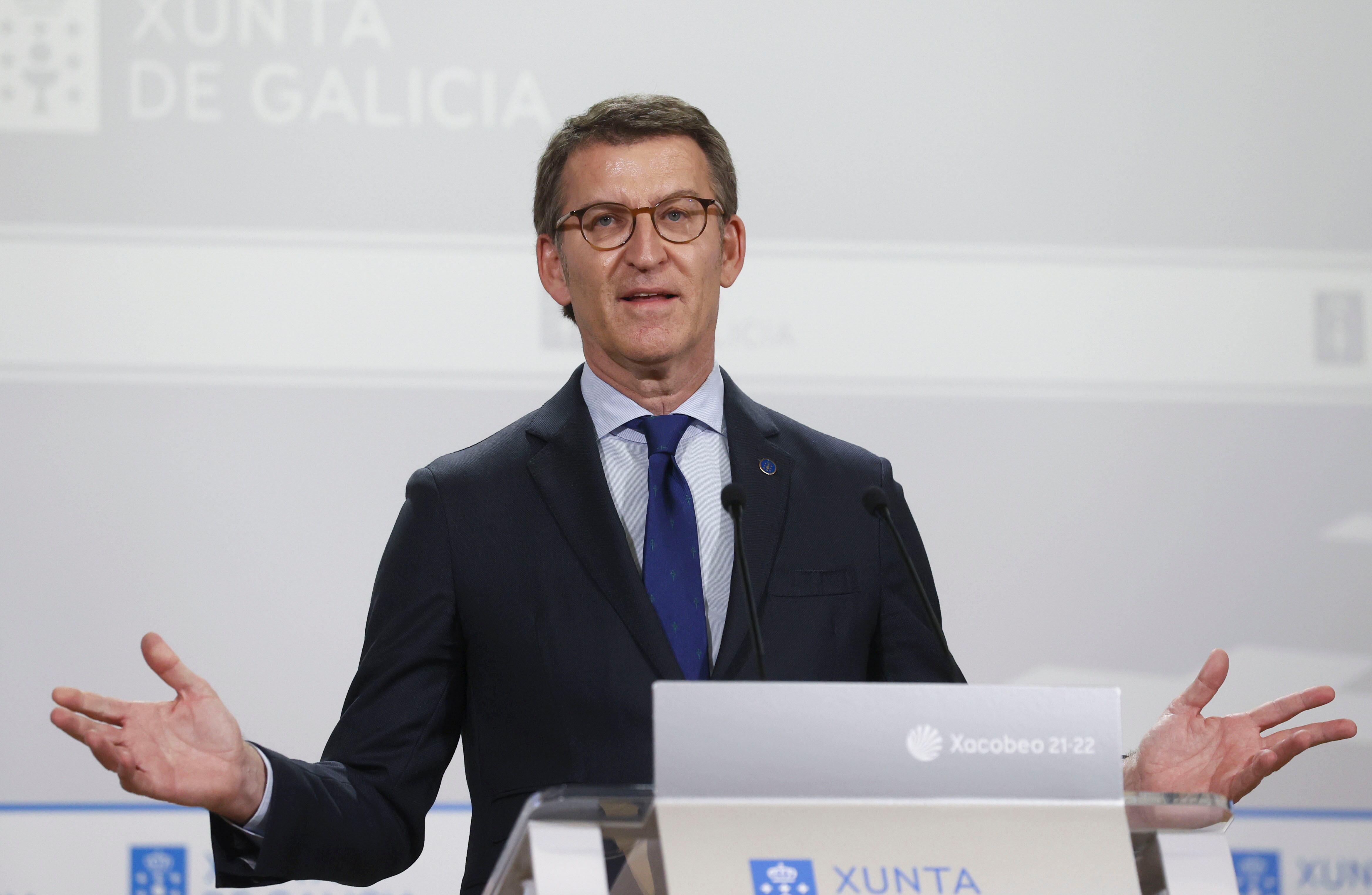 El presidente de la Xunta y futuro líder del PP, Alberto Núñez Feijóo, durante la rueda de prensa posterior al consello, este jueves en Santiago de Compostela.