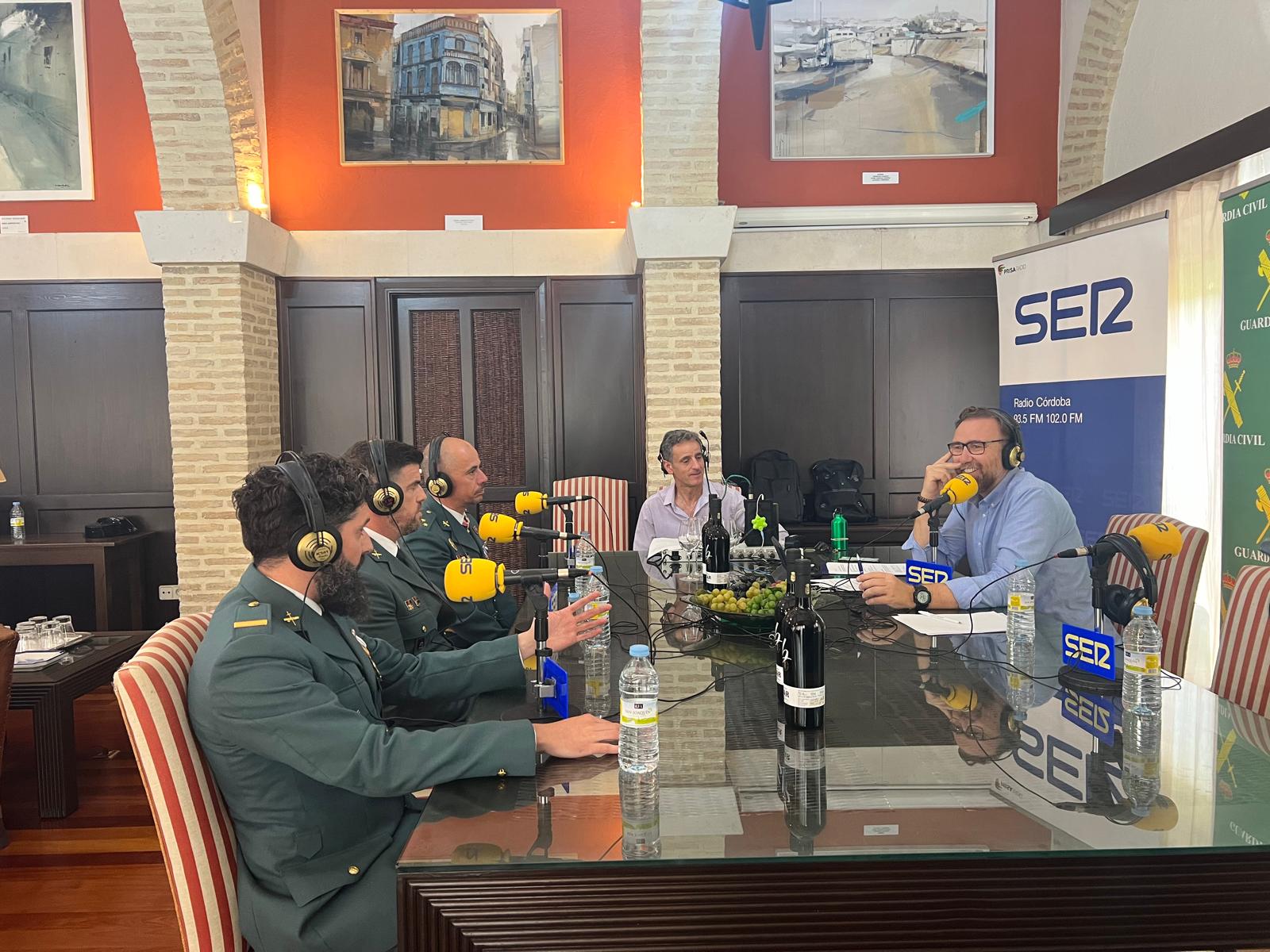 Cabo 1º Luis Sierra del equipo Roca, teniente Diego Rodríguez del Seprona y el capitán Francisco Sillero del Subsector de Tráfico