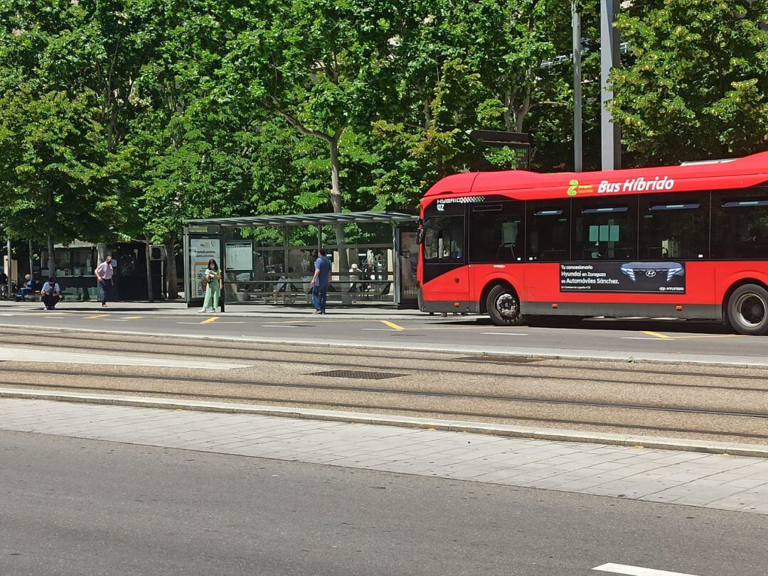 Paradas del bus urbano de la Plaza Aragón de Zaragoza