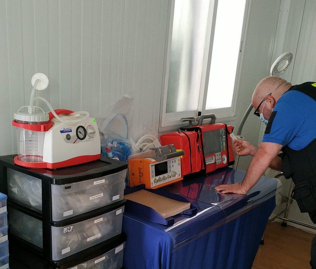 n la Plaza de la Marina se encuentra de forma permanente el puesto avanzado de mando con miembros de todos los servicios de emergencia que integran el dispositivo de seguridad, personal sanitario y ambulancias